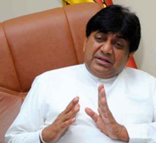 අපි සරම මහගන්න කලින් කලිසම ගලවා ගත්තා