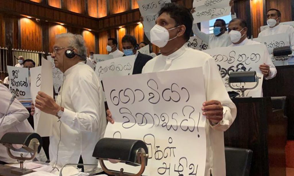 ආණ්ඩුව ගොවියාට පෝර දෙන්නේ බඩගින්නට සීනි බෝල දෙනවා වගේ