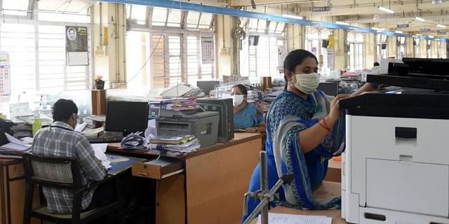 රාජ්‍ය  සේවකයින් සේවයට කැඳවීමේ චක්‍ර ලේඛයේ ඇත්තේ මොනවාද?