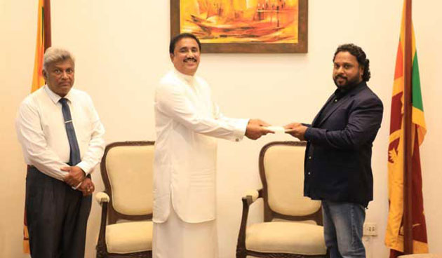 වරායේ ලොකු පුටුව ආචාර්ය ප්‍රසන්ත ජයමාන්නට