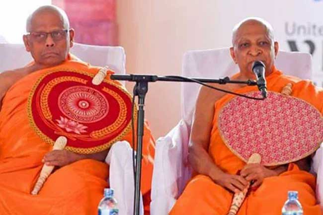 මුළු රටම හරි මඟට ජාතික වැඩපිළිවෙල අස්ගිරි – මල්වතු මහ නාහිමිවරුන් වෙතට