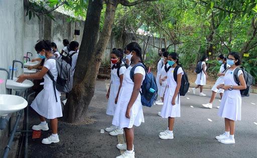 පාසල් හෙට ඇරඹේ;සෞඛ්‍යාරක්ෂිත ක්‍රමවේද අනුගමනය කිරීමේ වගකීම විදුහල්පති වරුන්ට