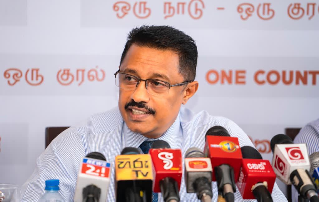 රජයේ සේවකයන් ගෙදර සිට වැඩ කරනවා නම් විදුලි කප්පාදුව පැය 2-3 කින් අඩු වේවි