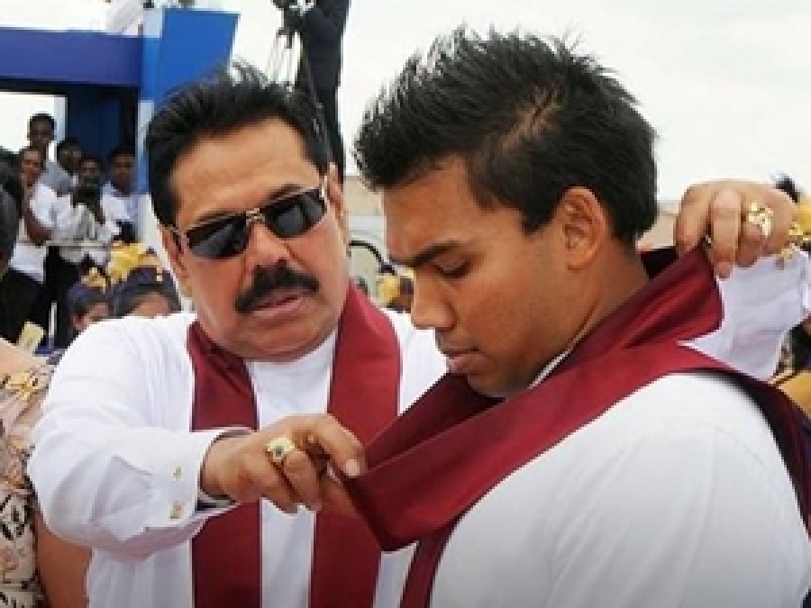 “ගෙවල් වල සිටම රාජකාරී කරන්න” අගමැති පියාගෙන් හා ක්‍රීඩා ඇමති පුතාගෙන් නිලධාරීන්ට උපදෙස්