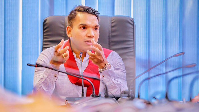 රට ගැන යෝජනා තැන් තැන් වල නොකියා සර්ව පාක්ෂික සමුළුවට ගේන්න