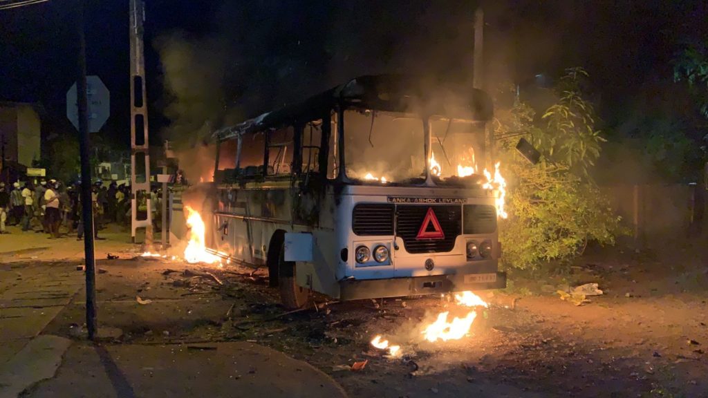 මිරිහාන මුල්කොට කලහකාරී සිදුවීම්;ප්‍රදේශ කිහිපයකට පොලිස් ඇඳිරි නීතිය