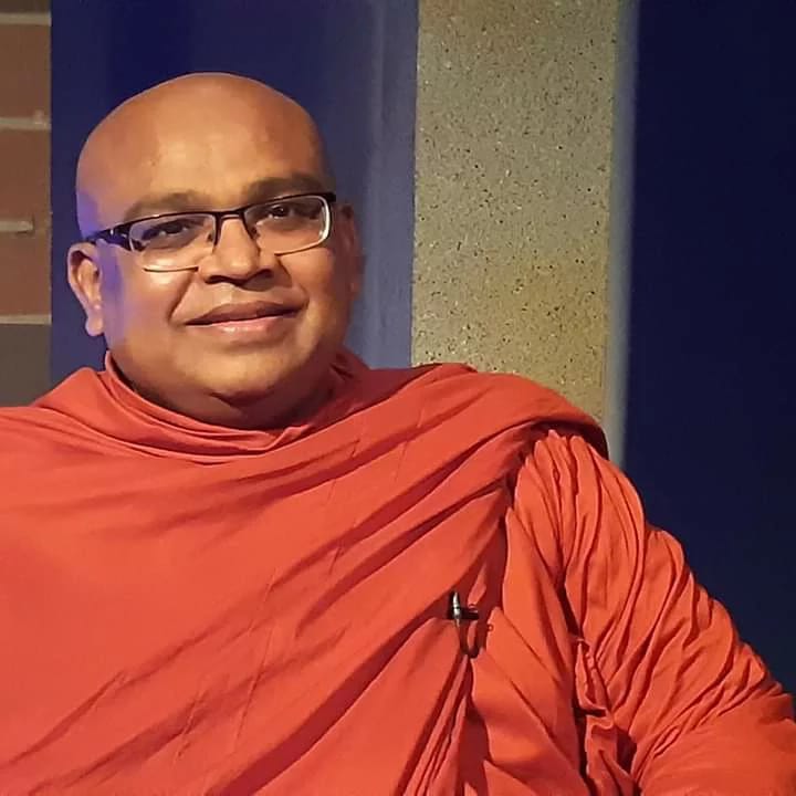 අයියලා මල්ලිලා බේබිලත් එක්කම ඔය බල ලෝභී බව දාලා යන්න