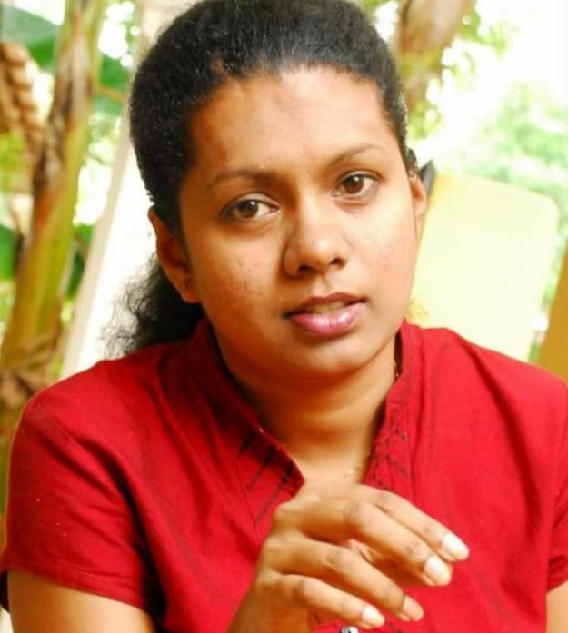 “පේරා හයිය අපි ගෝල්ෆේස් එකට අරන් එමු”. සරසවි ඇදුරු වරියකගෙන් පේරාදෙණිය විද්‍යාර්ථීන්ට ඇරැයුමක්!