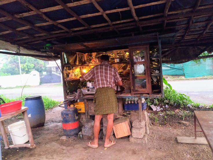 කුඩා “තේ කඩ” වැසී යාමේ අවදානමක්