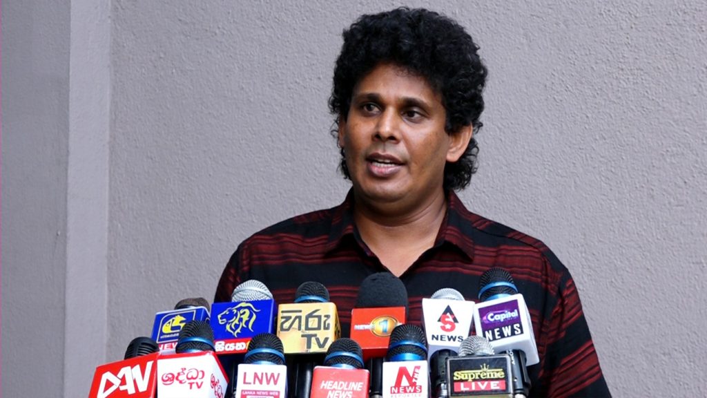ඥානක්කාගේ නැකත එනකම් ඉන්නෙ නැතුව දැන්ම ගෙදර යන්න
