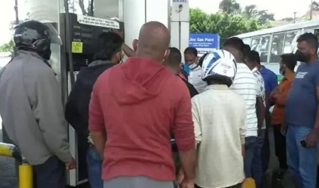 පිරවුම් හල් හිමියන්ට සහ සේවකයන්ට ඉන්ධන බෙදීම එපා වෙයි