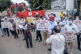 කලහකාරී බලපෑම් ඇති පිරවුම් හල් වලට ඉන්ධන නැහැ