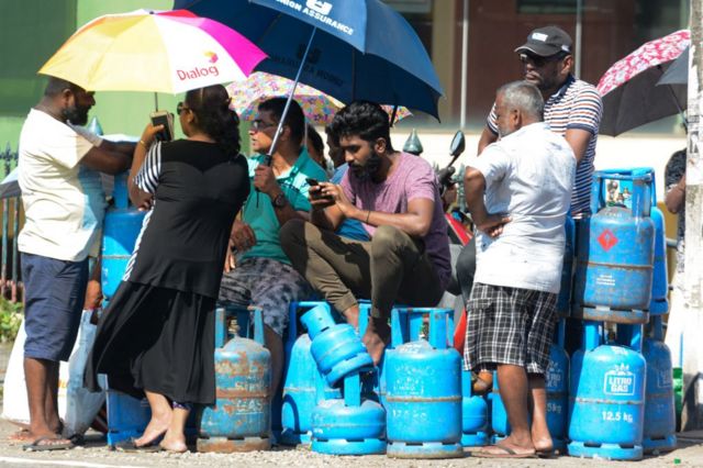 තවම ගෑස් නැහැ;පෝලිම් ගැහෙන්න එපා