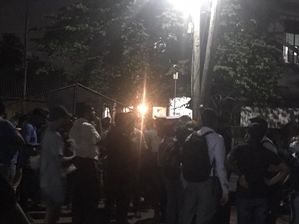 පාර්ලිමේන්තුව අසල විරෝධතා කරුවන් ඇප මත නිදහස්