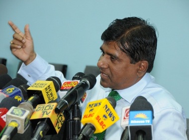 ද්විත්ව පුරවැසියකු මුදල් ඇමති වී රටේ ආර්ථිකය විනාශ කළා