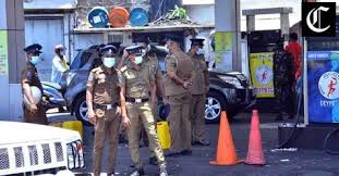 තෙල් බෙදන්න යන රාළහාමිලාට වැඩ වරදියි