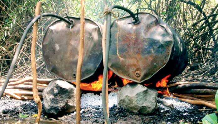 මත්පැන් ඉල්ලුම පහලට;හොර මත්පැන් නිපැයුම ඉහළට