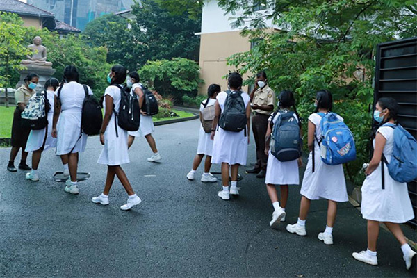 පළමු පාසල් වාරයේ තෙවන අදියර අද ඇරඹේ