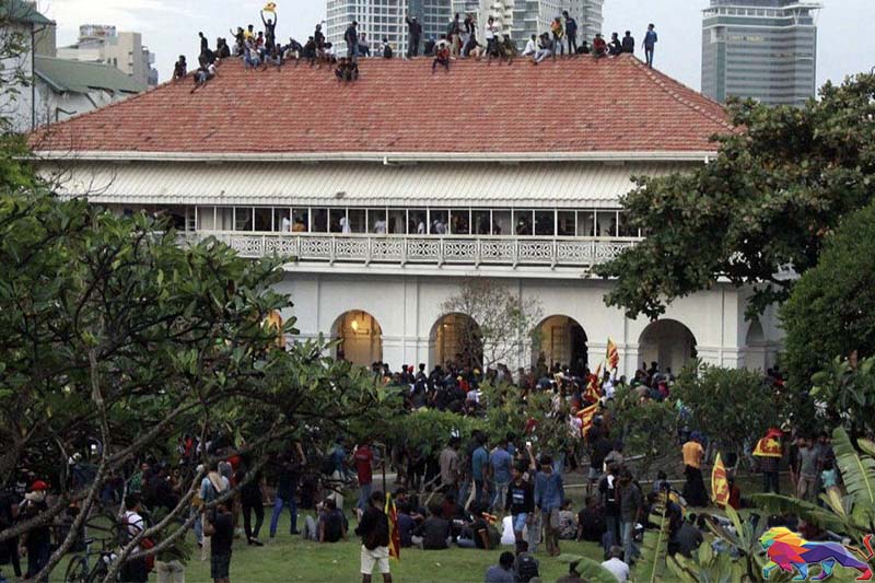 අරලිය ගහ මන්දිරයේ දී අරගල කරුවෝ දෙපිරිසක් ගැටෙති