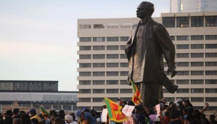 ගාලු මුවදොර බණ්ඩාරනායක පිළිරුව අසලට ළංවීමේ තහනමක්