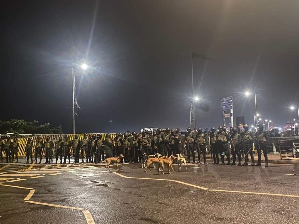 අරගල බිමට යුද හමුදාව පිවිසෙයි