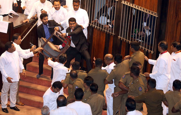 පාර්ලිමේන්තුව තුළ කඩාකප්පල්කාරී වැඩ බැහැ