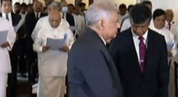 කැබිනට් ඇමැතිවරු 18ක් දිවුරති