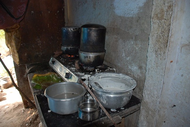 රටේ නිවාස දහයකින් තුනක්ම ඊළඟ කෑම වේල ලැබීම ගැන සැකයෙන්