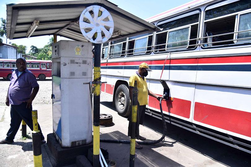 ලංගම ඩිපෝ වලින් පෞද්ගලික බස් වලට ඩීසල් සැපයීම අර්බුදයක