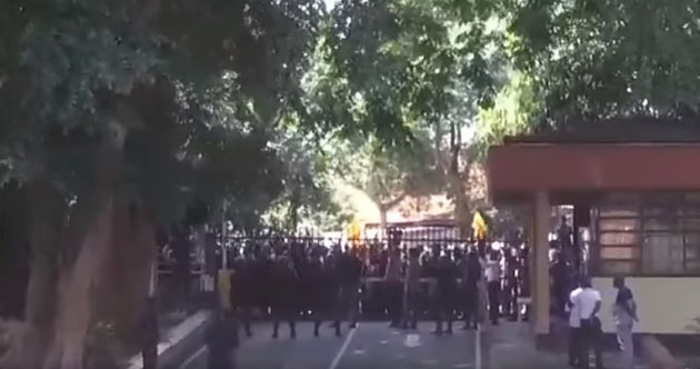 අරගල කරුවෝ රූපවාහිනිය වටලති