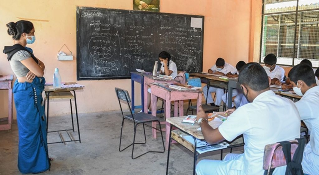 පාසල් හෙට සිට යළි ඇරඹේ