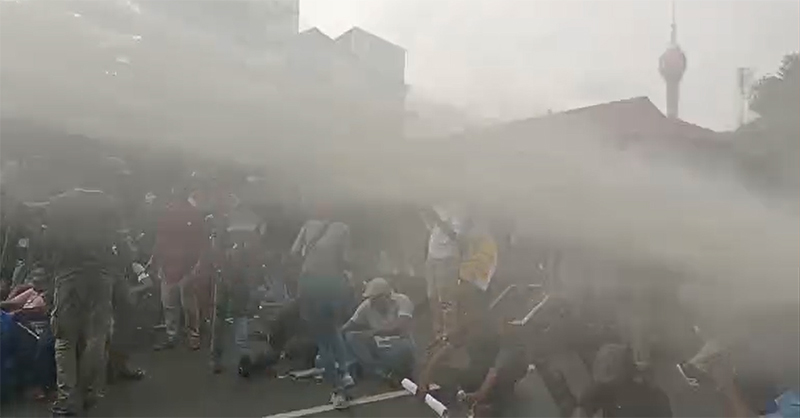 විරෝධතා පාගමනට කඳුළු ගෑස්