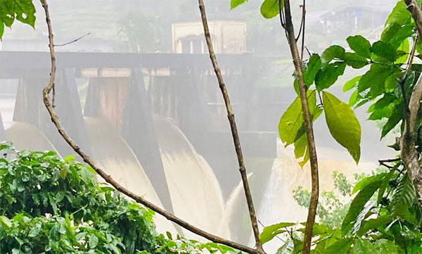 ජලාශ කීපයක වාන් දොරටු විවෘත කෙරේ