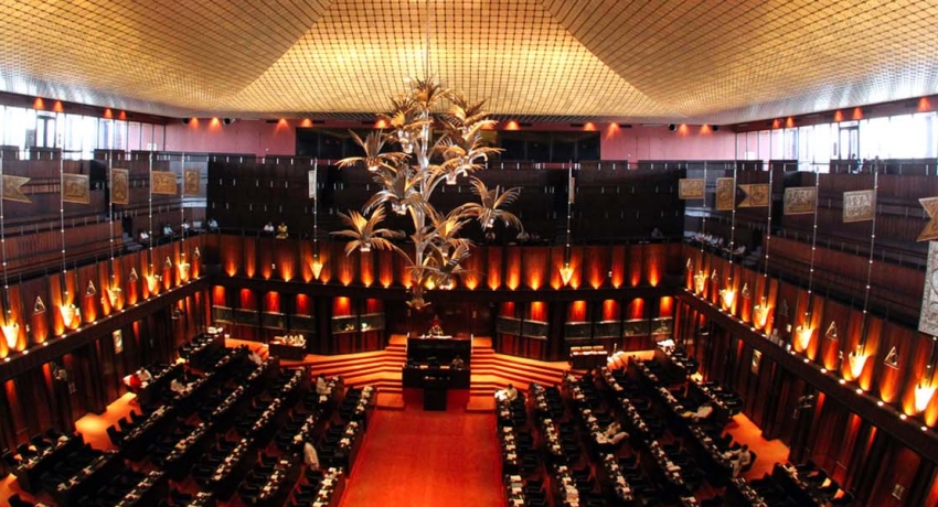 රාජපක්ෂ පවුල් ආධිපත්‍යයට එරෙහි මන්ත්‍රී වරු පිරිසක් “විසි දෙක” සම්මත කර ගැනීමේ වෑයමක