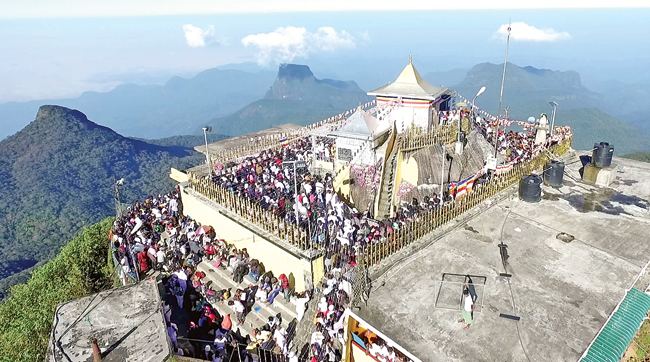 සිරි පා වන්දනා සමයට සැරසෙයි