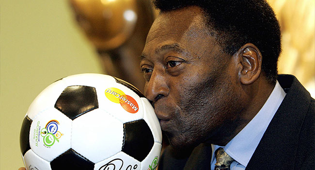 ලෝක ප්‍රකට පාපන්දු ශූර පේලේ මිය යයි