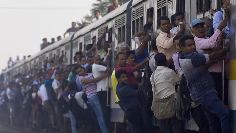 දින නියමයක් නැතිව දුම්රිය 42 ක් අවලංගු කෙරේ