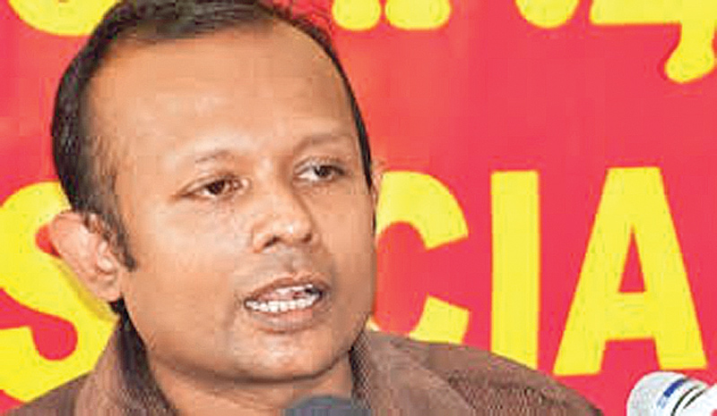 මැච් එක පරදින්න යද්දී රනිල් බෝලෙ හංගනවා