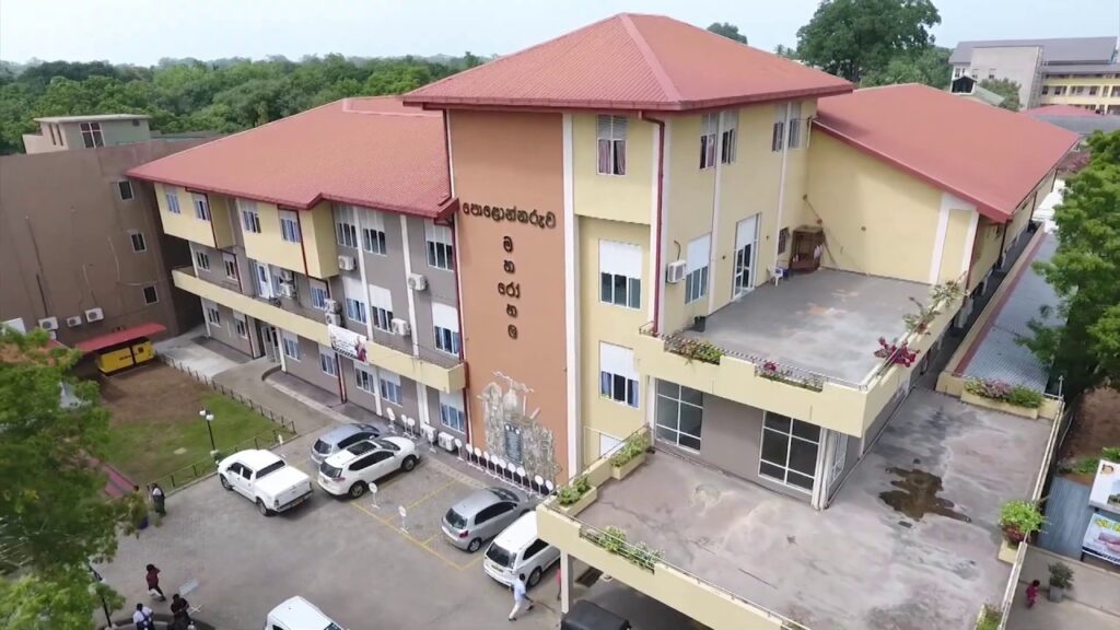 පොලොන්නරු රෝහලේ සෞඛ්‍ය කාර්ය සහායකයකු ඔක්සිජන් සිලින්ඩර් 208ක් පන්නලා