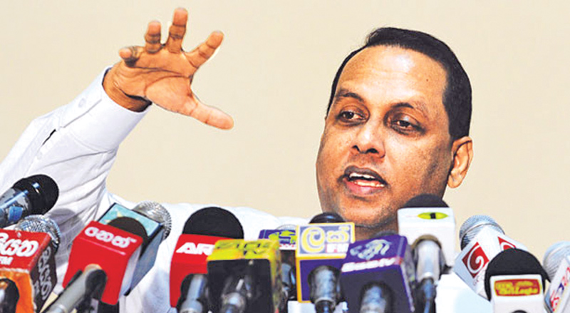 රිලවුන් විතරක් නොවෙයි දඬුලේනුන්, ඉත්තෑවන්, මොනරුන්, වල් ඌරන් පවා රට පටවනවා