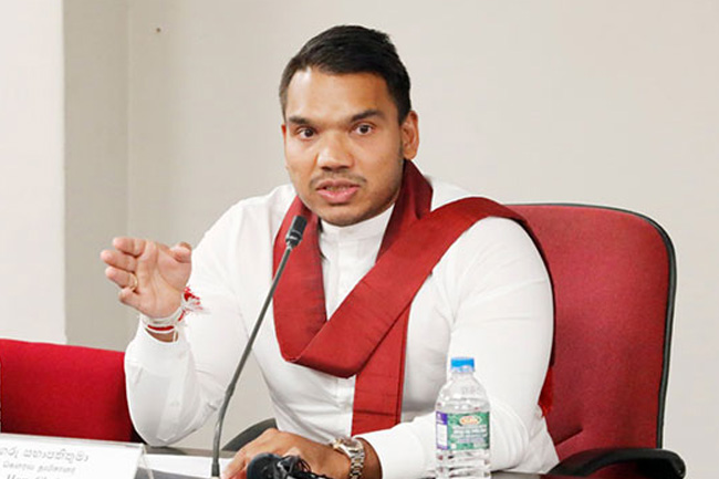 නාමල් “අවුරුදු කුමාරයා” පොදු ජන පෙරමුණු නායකත්වයට?