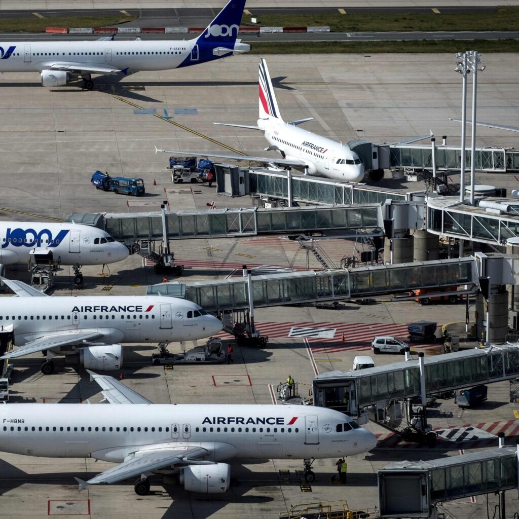 වායු දූෂණය අඩුකරන්න ප්‍රංශය රට තුළ ගුවන් ගමන් සීමා කරයි