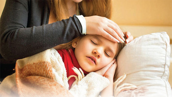 සෞඛ්ය අංශ වෙතින් දෙමව්පියන්ට දැනුවත් කිරීමක්