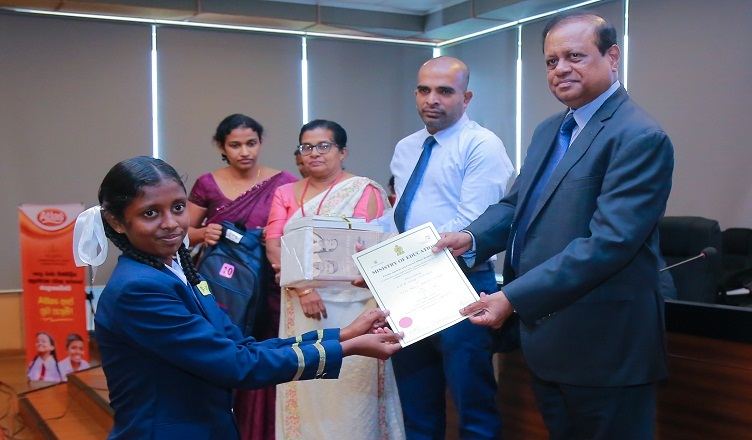 තොරතුරු තාක්ෂණය හා කෘත්‍රිම බුද්ධිය ජුනි අග සිට පාසල් 20 ක