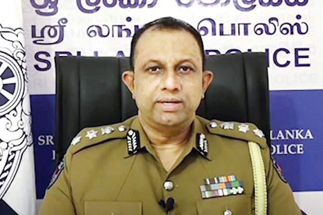 වෙසක් නාමයෙන් බහු රූ කෝලම් බෑ