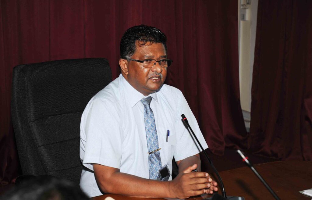 පුරාවිද්යා අධ්යක්ෂ ජනරාල් මහාචාර්ය අනුර මනතුංග ඉල්ලා අස්වෙයි