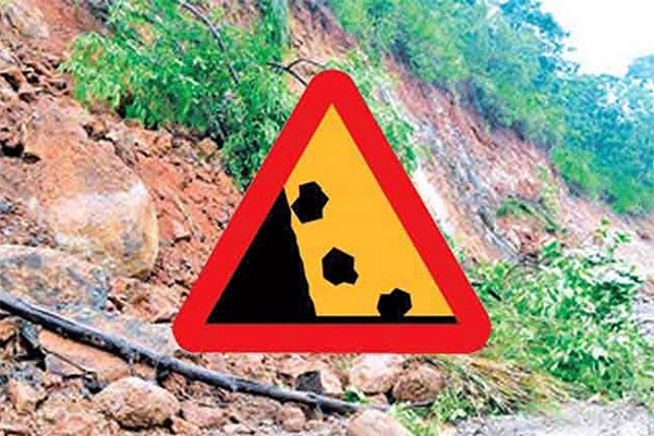 මාතර – රත්නපුර මාර්ගයේත් නායයෑමක්