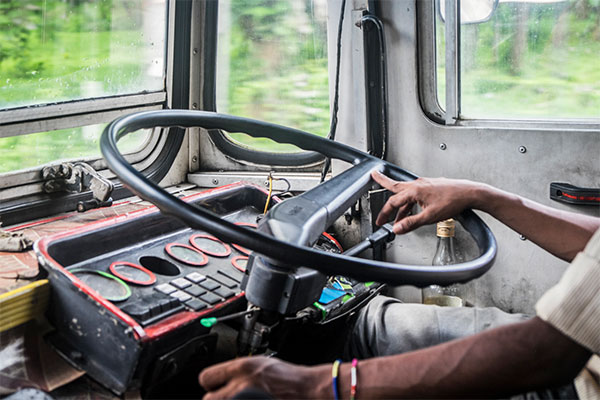 ප්‍රවාහන බලපත්‍ර නැතිව බස් ධාවනය කළොත් දඩය ලක්ෂ 5යි
