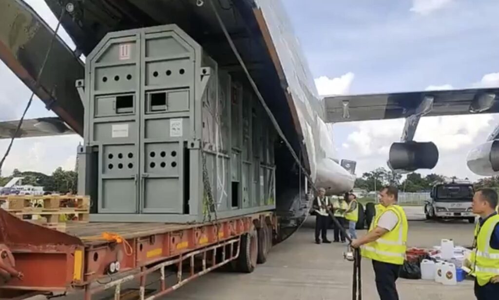 මුතු රාජා සුවසේ තායිලන්තයට ගොඩබසී