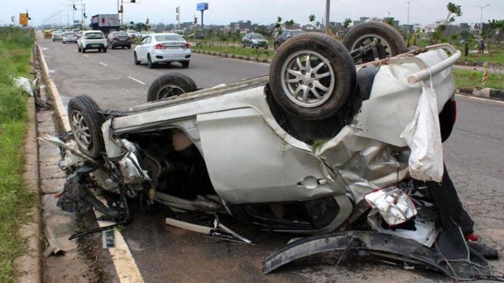 මේ වසරේ පමණක් මහ මඟ අනතුරු වලින්1190 ක් මිය ගිහින්